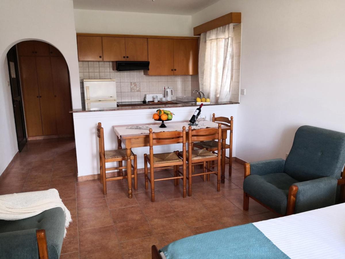 Seashell Apartments Paphos Extérieur photo