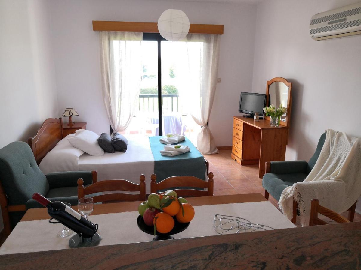 Seashell Apartments Paphos Extérieur photo